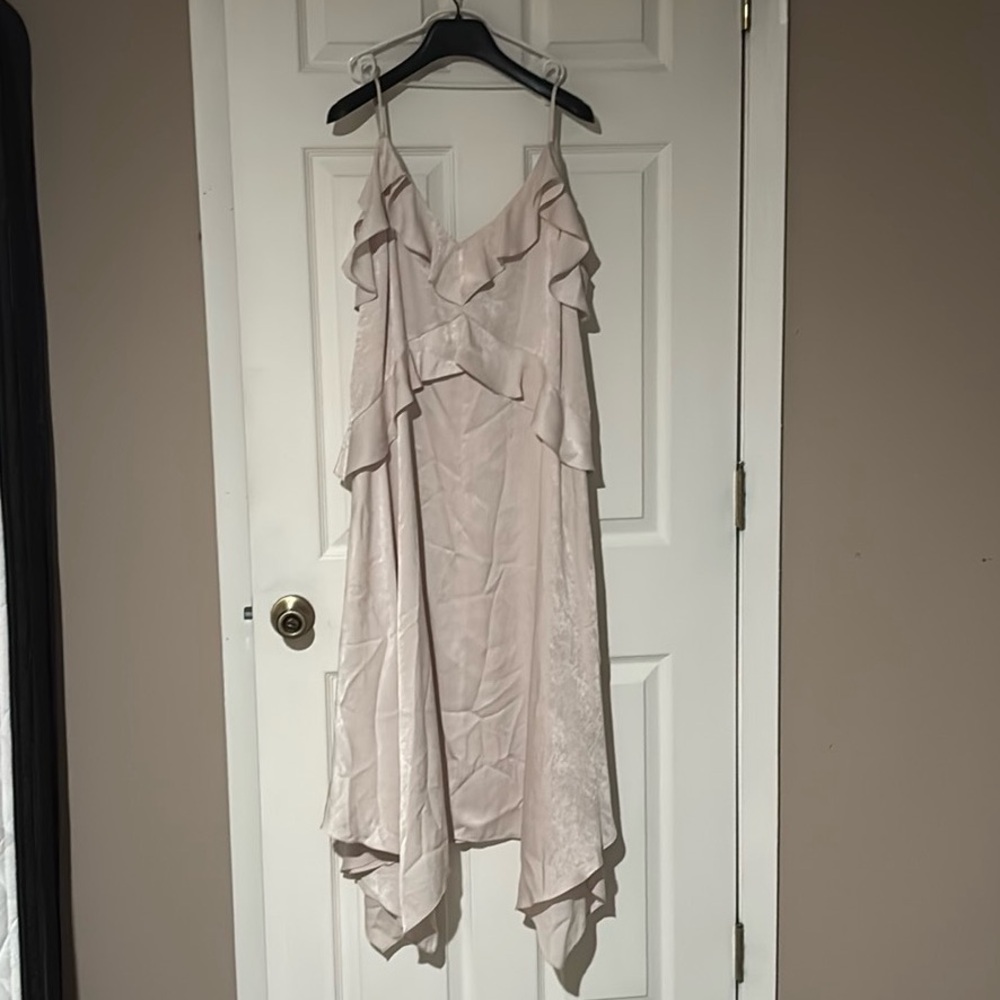 BCBGMaxAzria Beige cold shoulder dress, size Large
